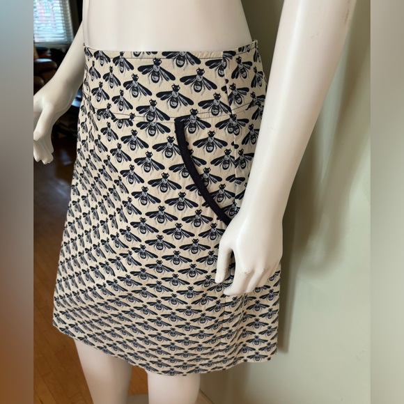 Mandala Bay Medium Bee Pattern Skirt Made in Canada - Picture 2 of 7